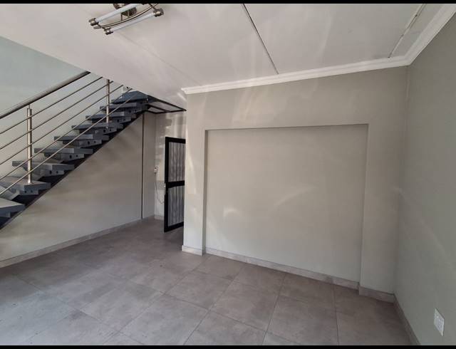 350M² WAREHOUSE TO LET IN CLEVELAND